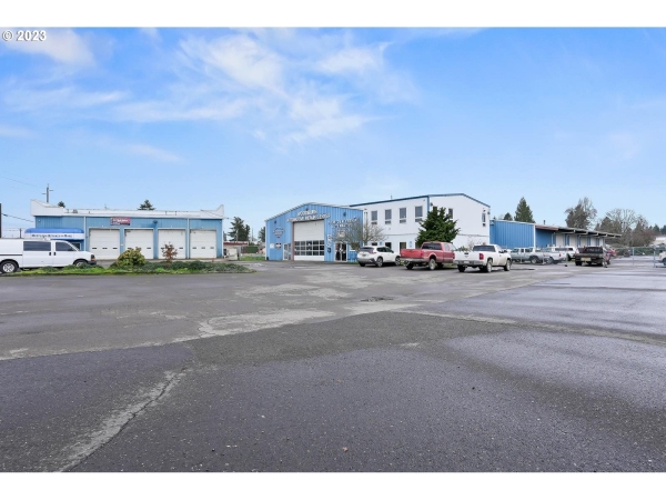 Listing Image #2 - Multi-Use for sale at 555-525 N. Pacitic Hwy., Woodburn OR 97071
