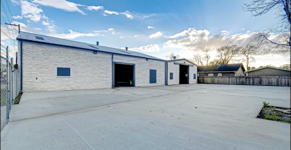 Listing Image #3 - Industrial for sale at 1110 Central St, Houston TX 77012
