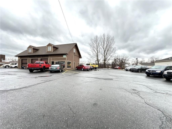 Listing Image #2 - Retail for sale at 611 W Manlius Street, East Syracuse NY 13057