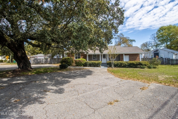 Listing Image #3 - Others for sale at 1956 Pass Road, Biloxi MS 39531