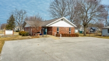 Listing Image #2 - Office for sale at 709 Staunton Rd, Gillespie IL 62033