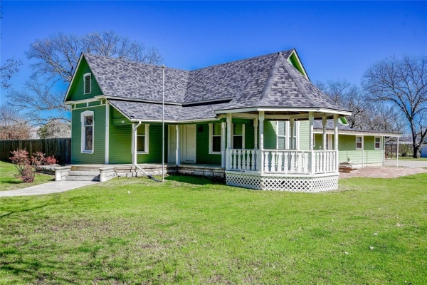 Listing Image #1 - Others for sale at 512 N Travis Street, Granbury TX 76048
