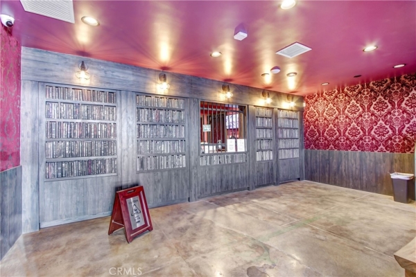 Listing Image #2 - Others for sale at 14526 Erwin Street, Van Nuys CA 91411