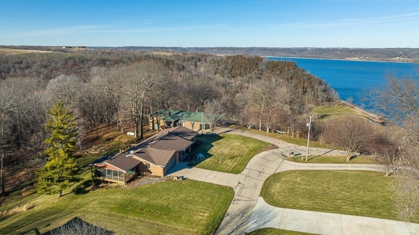 Listing Image #2 - Others for sale at 22641 Starview Drive, Dubuque IA 52001