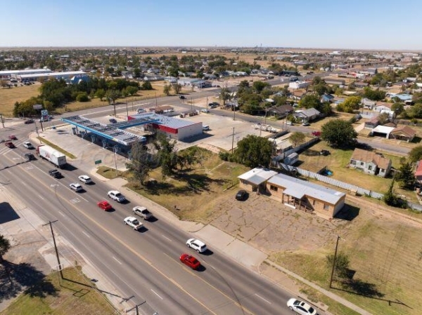 Listing Image #2 - Others for sale at 325-329 N Hobart St, Pampa TX 79065