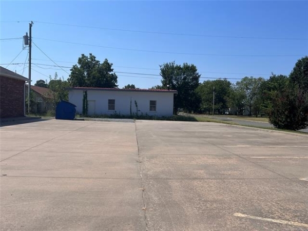 Listing Image #3 - Others for sale at 1002 E Wyandotte Avenue, McAlester OK 74501