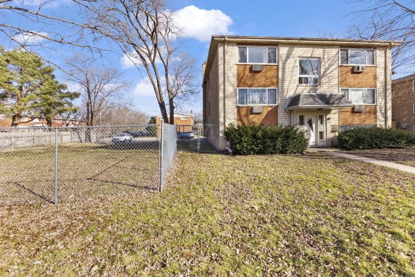 Listing Image #2 - Multi-family for sale at 8813 Dee Rd, Des Plaines IL 60016