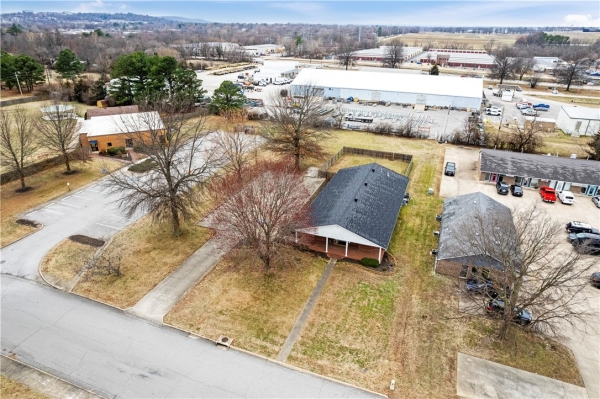 Listing Image #2 - Others for sale at 71 Colt Square, Fayetteville AR 72703