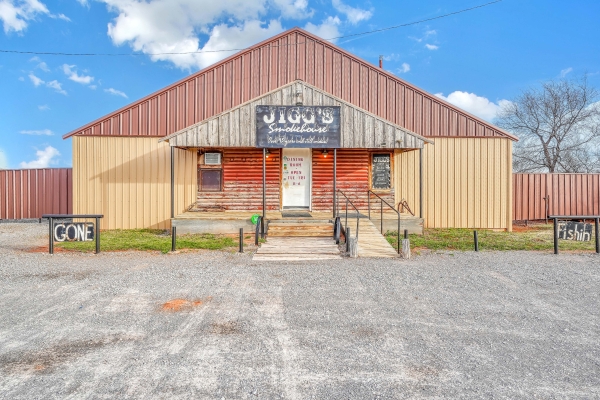 Listing Image #1 - Business for sale at 22203 N Frontage Rd, Clinton OK 73601