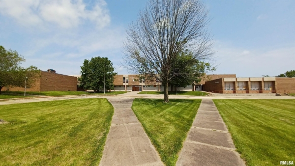 Listing Image #2 - Others for sale at 2810 N 4TH Street, Clinton IA 52732