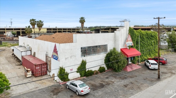Listing Image #2 - Industrial for sale at 1300 30th Street, BAKERSFIELD CA 93301
