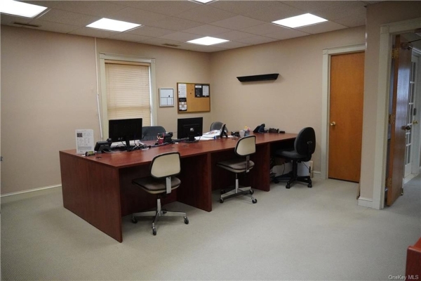 Listing Image #3 - Office for sale at 100 Stony Brook Ct, Newburgh NY 12550