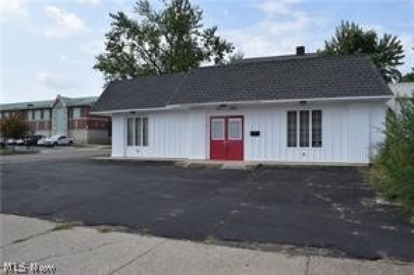 Listing Image #3 - Office for sale at 475 Middle Avenue, Elyria OH 44035
