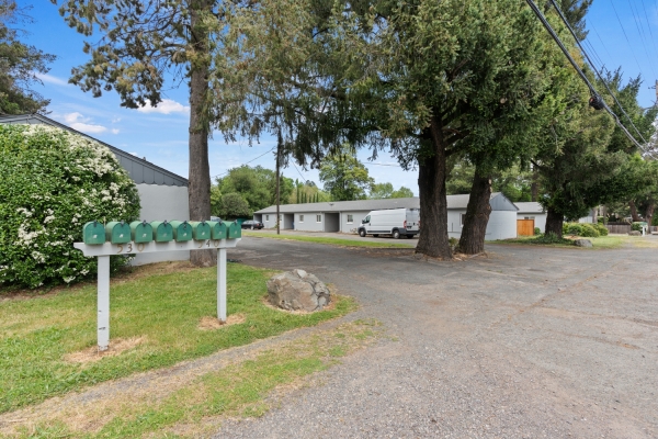 Listing Image #3 - Multi-family for sale at 530-570 Talmage Rd., Ukiah CA 95482