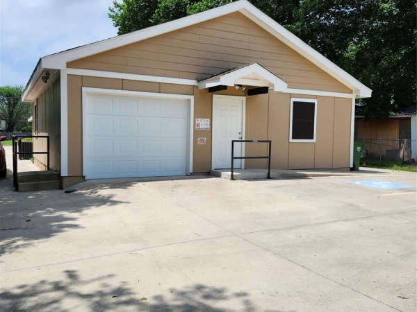 Listing Image #2 - Office for sale at 828 N Main Street, Springtown TX 76020