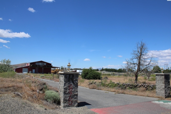 Listing Image #1 - Land for sale at 875 Tulip Lane, Richland WA 99352