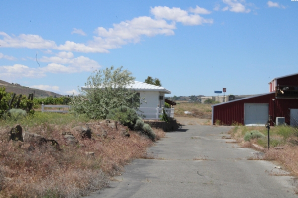 Listing Image #3 - Land for sale at 875 Tulip Lane, Richland WA 99352