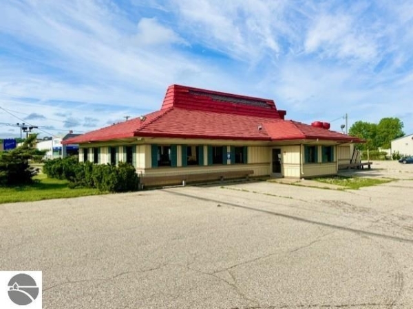 Listing Image #1 - Retail for sale at 1405 Wright Avenue, Alma MI 48801