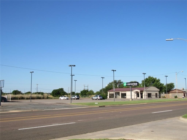 Listing Image #3 - Others for sale at 1904 E Broadway Street, Altus OK 73521