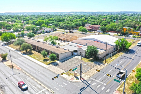 Listing Image #1 - Retail for sale at 1600 Clark Blvd, Laredo TX 78043