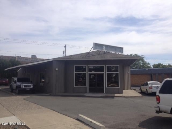 Listing Image #1 - Industrial for sale at 301 S 11th Ave, Yakima WA 98902