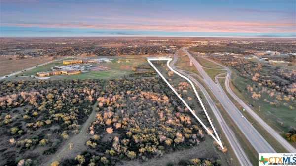 Listing Image #1 - Others for sale at 11304 NW Zac Lentz Parkway, Victoria TX 77904