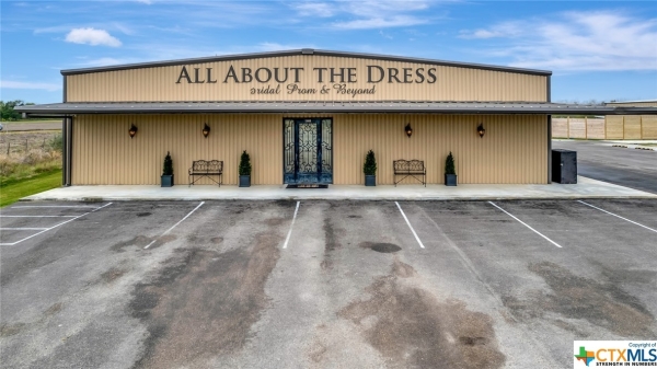 Listing Image #1 - Others for sale at 13955 US Highway 77, Victoria TX 77904