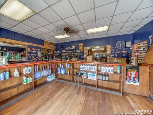 Listing Image #3 - Industrial for sale at 2105 GUADALUPE ST, San Antonio TX 78207