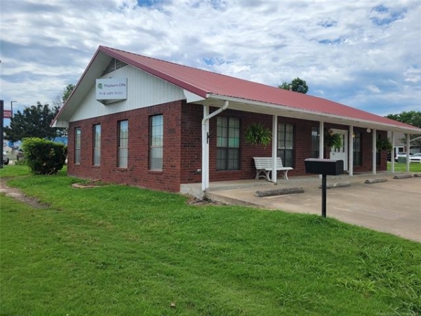 Listing Image #2 - Office for sale at 300 S Main Street, Eufaula OK 74432