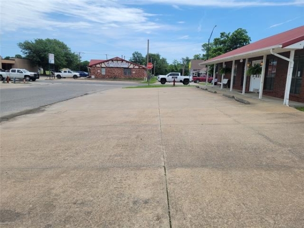 Listing Image #3 - Office for sale at 300 S Main Street, Eufaula OK 74432