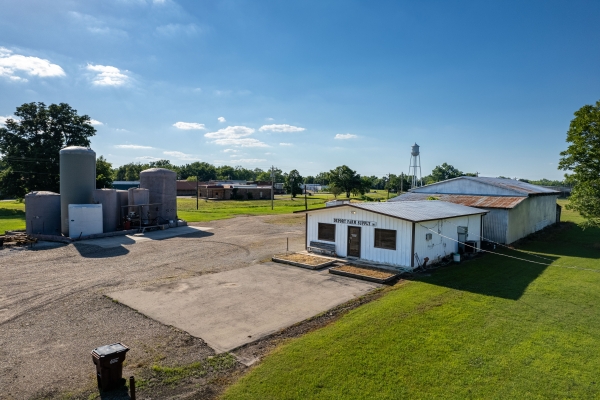 Listing Image #1 - Others for sale at 174 Choctaw St, Deport TX 75435