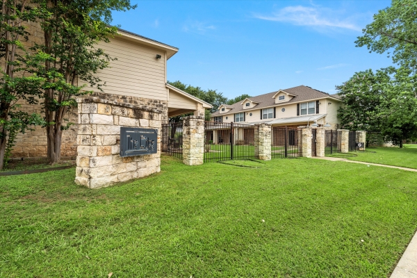 Listing Image #1 - Multi-family for sale at 2007 S 15th St, Waco TX 76706