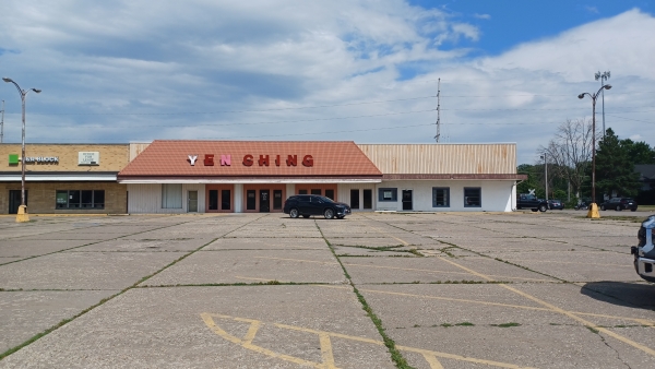 Listing Image #1 - Retail for sale at 1105 N 2nd St, Clinton IA 52732