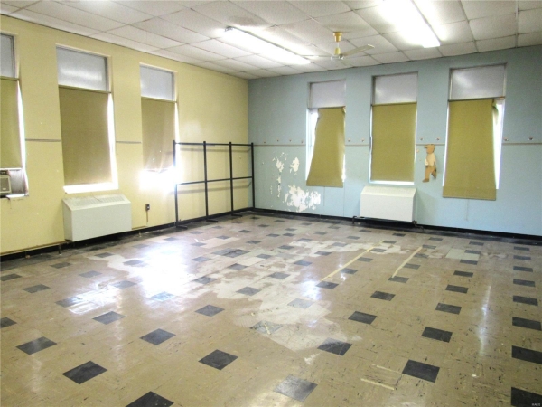 Listing Image #3 - Industrial for sale at 121 W Elm Street, Alton IL 62002