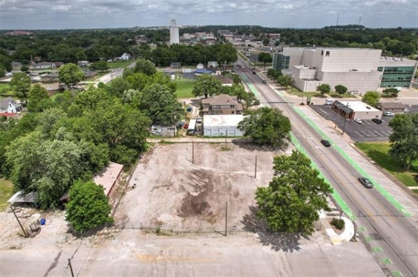 Listing Image #2 - Land for sale at 824 S Main Street, Broken Arrow OK 74012