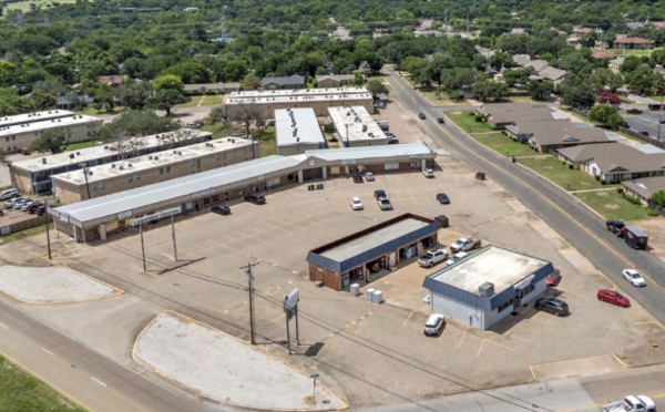 Listing Image #1 - Retail for sale at 7023 - 7039 Sanger Ave, Waco TX 76710