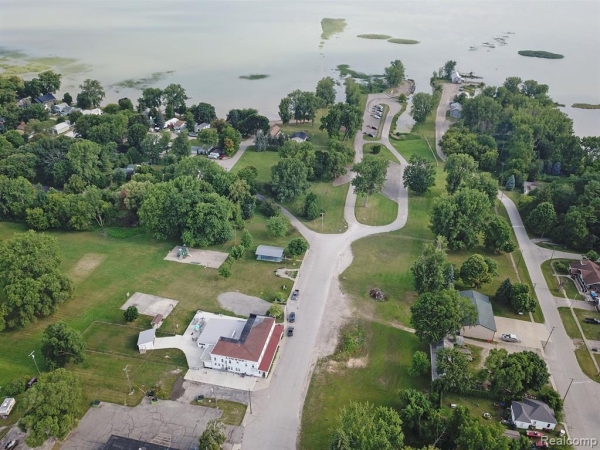 Listing Image #2 - Others for sale at 827 Promenade St, Fairhaven Twp. MI 48720