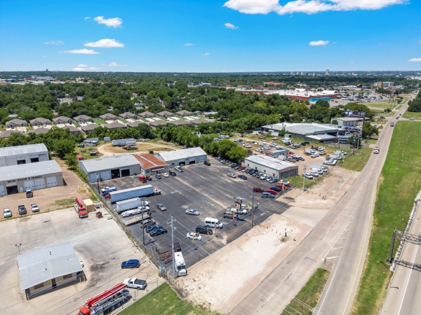 Listing Image #1 - Industrial for sale at 3325 Jack Kultgen Expwy, Waco TX 76711