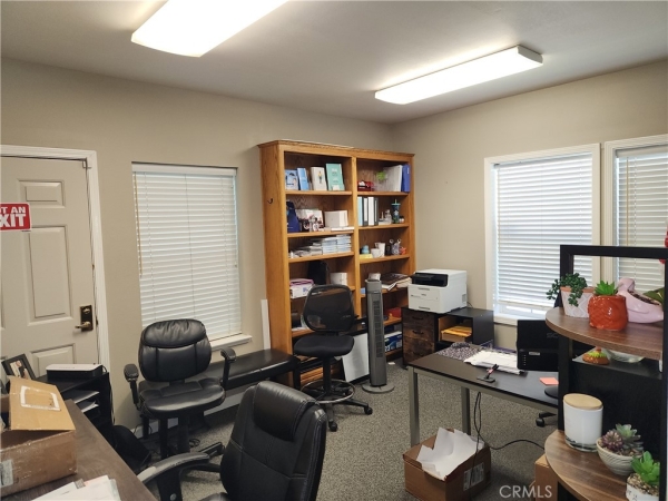 Listing Image #3 - Industrial for sale at 10 Governors Lane, Chico CA 95926