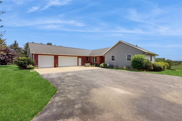 Listing Image #3 - Others for sale at 2076 Rogers Creek Road, Ely IA 52227