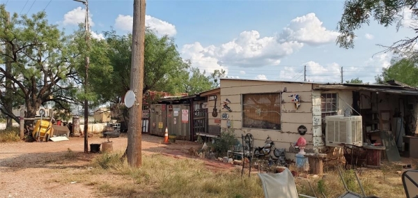 Listing Image #1 - Industrial for sale at 1011 North Street, Tye TX 79603