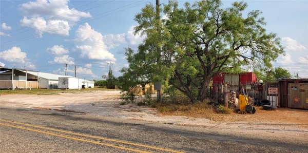 Listing Image #2 - Industrial for sale at 1011 North Street, Tye TX 79603