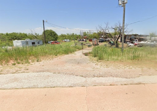 Listing Image #3 - Industrial for sale at 1011 North Street, Tye TX 79603