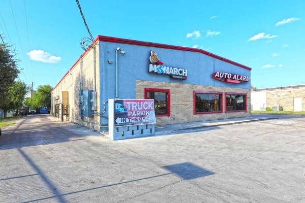 Listing Image #2 - Retail for sale at 502 E Calton Rd, Laredo TX 78041