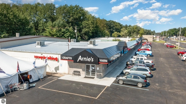 Listing Image #1 - Retail for sale at 3741 W Houghton Lake Drive, Houghton Lake MI 48629
