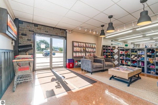 Listing Image #2 - Retail for sale at 3741 W Houghton Lake Drive, Houghton Lake MI 48629