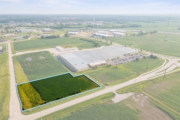 Listing Image #2 - Others for sale at 1175 Tower Terrace Road Lot 2, Hiawatha IA 52233
