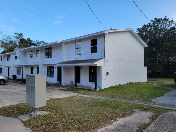 Listing Image #2 - Multi-family for sale at 1201-1281 West Maxwell Street, Pensacola FL 32501