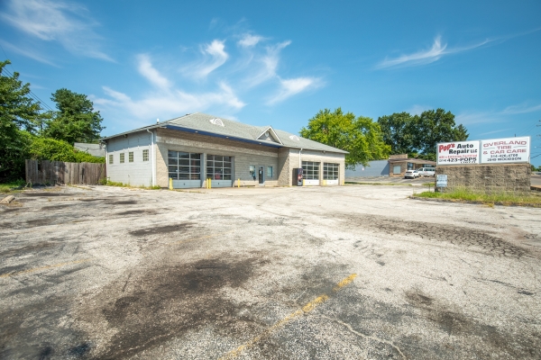 Listing Image #1 - Industrial for sale at 2049 Woodson Rd, Overland MO 63114