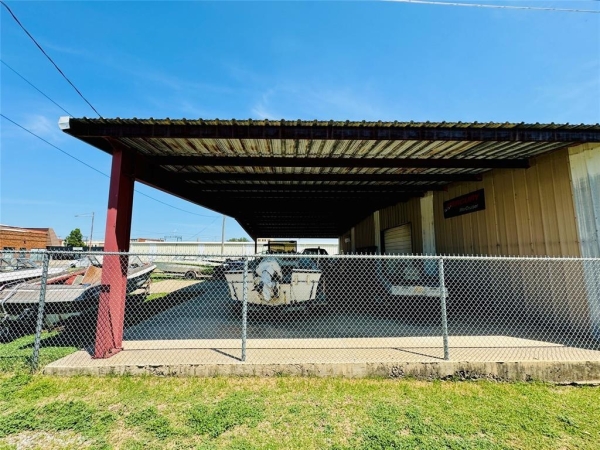Listing Image #2 - Others for sale at 215 Kansas, Chickasha OK 73018